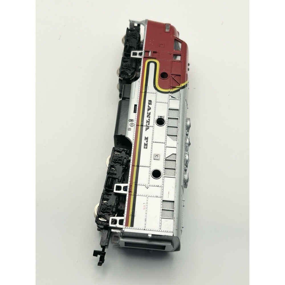 Model Power HO Scale Santa Fe Diesel Locomotive Engine Untested Read: SEE PHOTOS - Picture 8 of 12